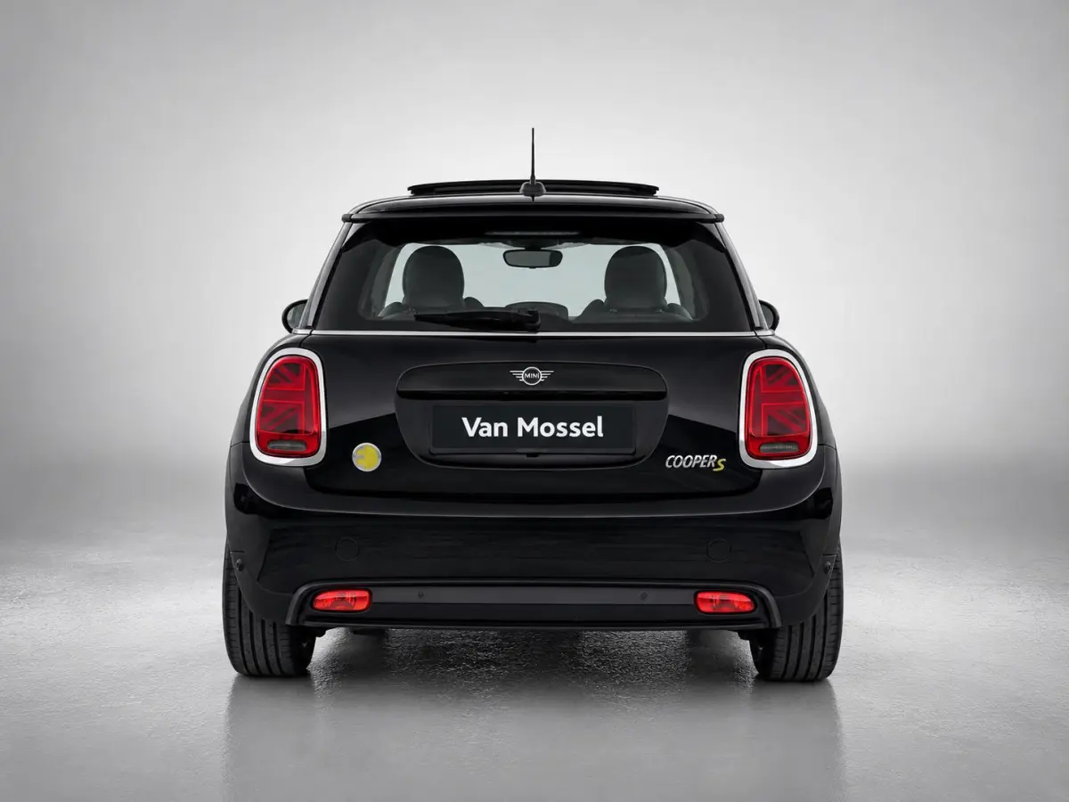 Essential 33 kWh | 98% SOH | Premium Plus Pack | Automaat | Panoramadak | Apple Carplay | Head up display | Virtual cockpit | Camera | Stoel verwarming | DAB | Harman Kardon | Sfeerverlichti