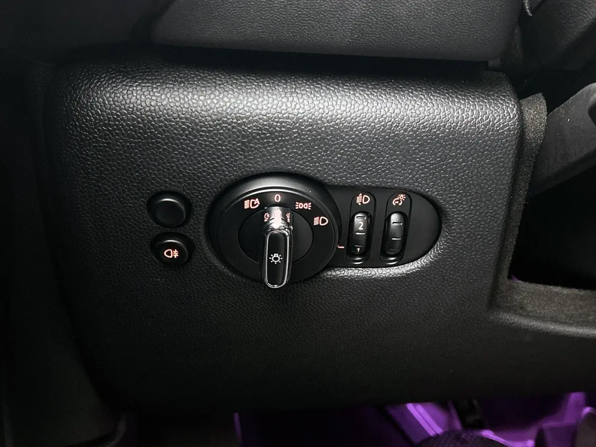 Essential 33 kWh | 98% SOH | Premium Plus Pack | Automaat | Panoramadak | Apple Carplay | Head up display | Virtual cockpit | Camera | Stoel verwarming | DAB | Harman Kardon | Sfeerverlichti