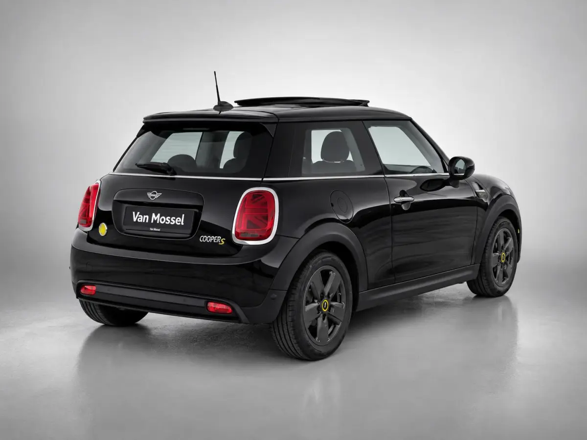 Essential 33 kWh | 98% SOH | Premium Plus Pack | Automaat | Panoramadak | Apple Carplay | Head up display | Virtual cockpit | Camera | Stoel verwarming | DAB | Harman Kardon | Sfeerverlichti