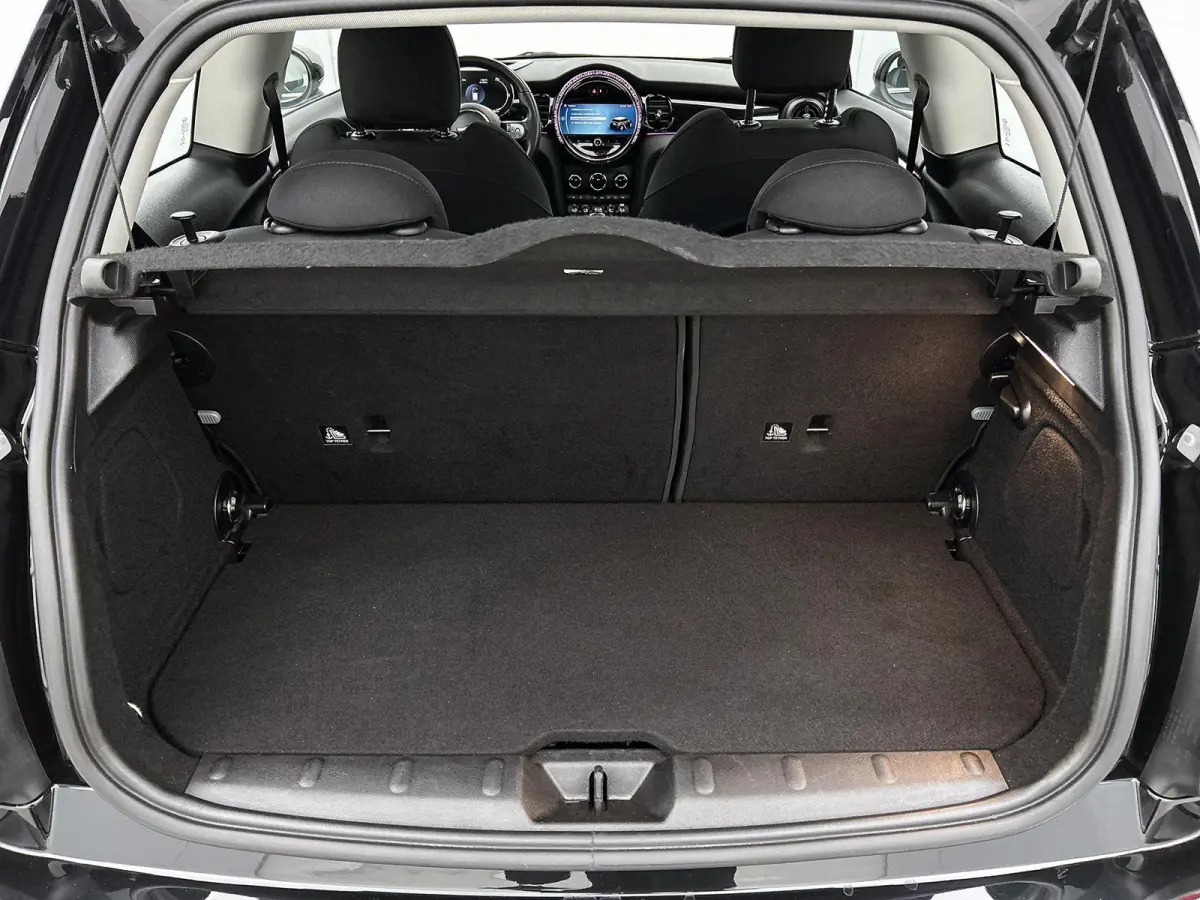 Essential 33 kWh | 98% SOH | Premium Plus Pack | Automaat | Panoramadak | Apple Carplay | Head up display | Virtual cockpit | Camera | Stoel verwarming | DAB | Harman Kardon | Sfeerverlichti