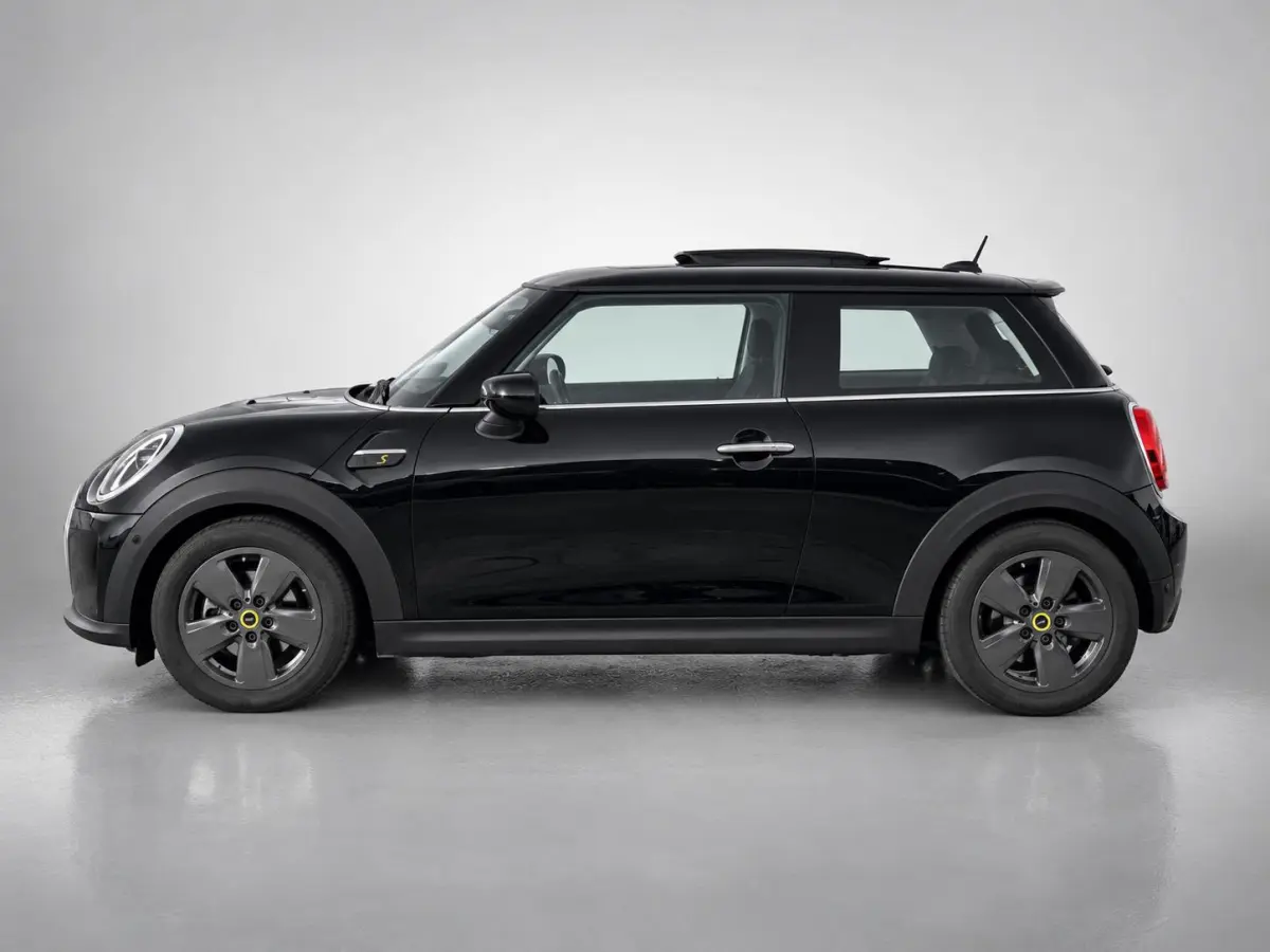 Essential 33 kWh | 98% SOH | Premium Plus Pack | Automaat | Panoramadak | Apple Carplay | Head up display | Virtual cockpit | Camera | Stoel verwarming | DAB | Harman Kardon | Sfeerverlichti