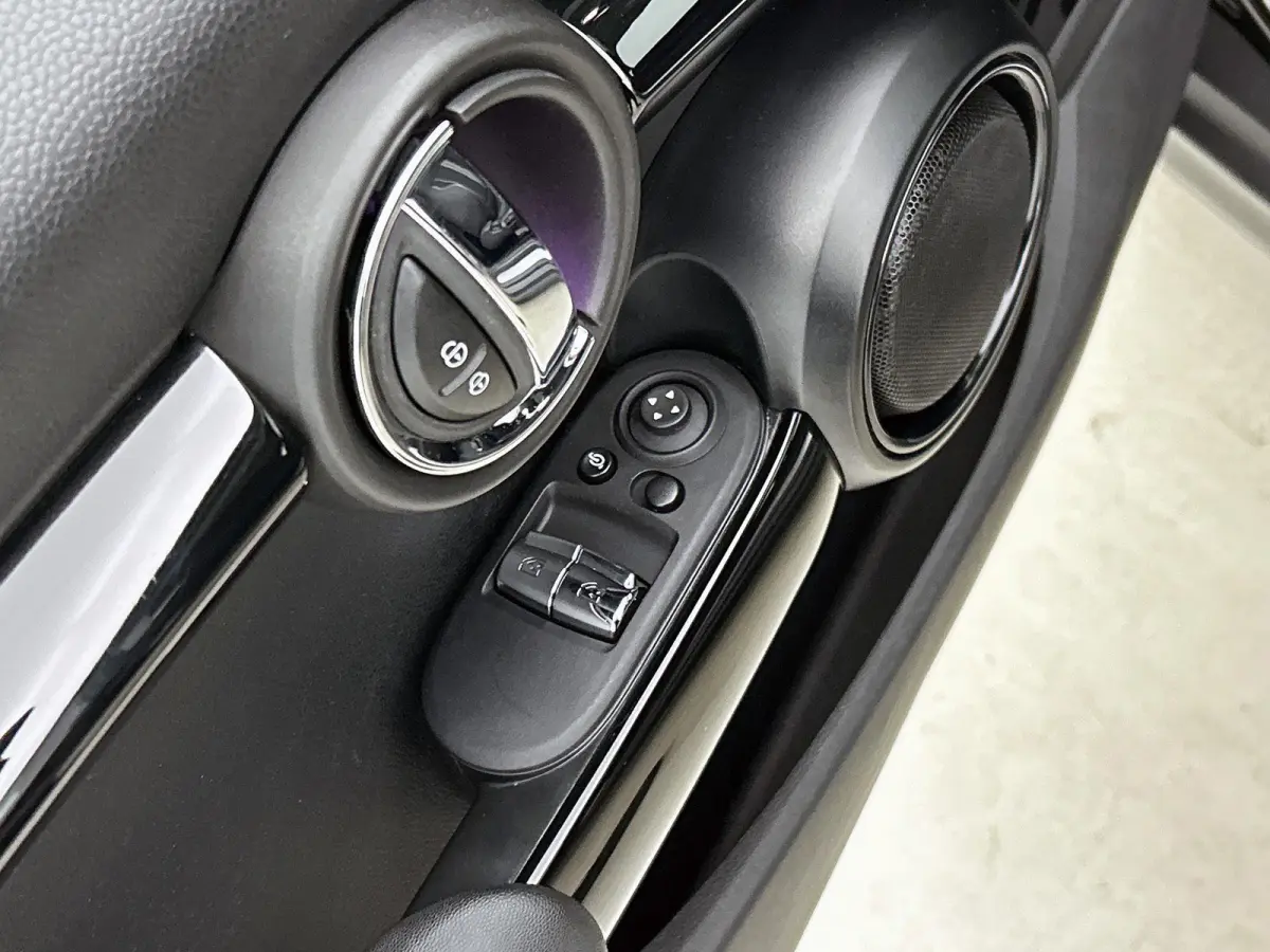 Essential 33 kWh | 98% SOH | Premium Plus Pack | Automaat | Panoramadak | Apple Carplay | Head up display | Virtual cockpit | Camera | Stoel verwarming | DAB | Harman Kardon | Sfeerverlichti