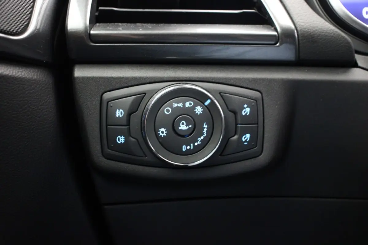 2.0 IVCT HEV Titanium - Carplay, Cruise, Clima, Stoelverw.