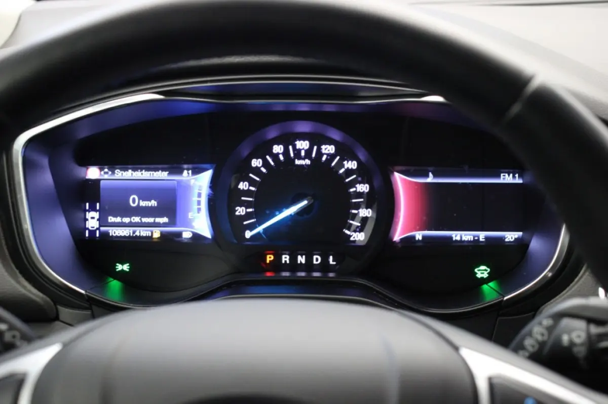 2.0 IVCT HEV Titanium - Carplay, Cruise, Clima, Stoelverw.