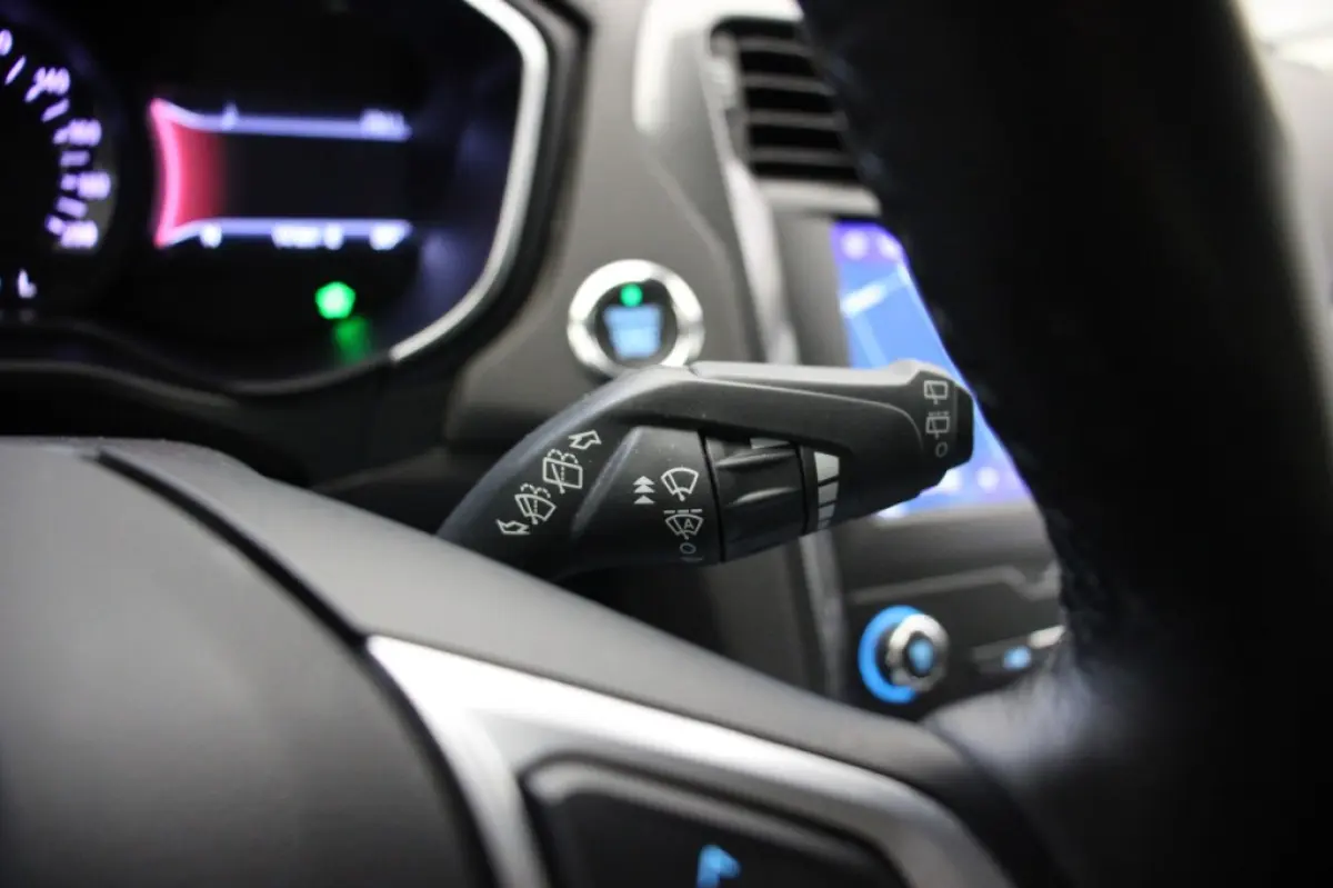 2.0 IVCT HEV Titanium - Carplay, Cruise, Clima, Stoelverw.