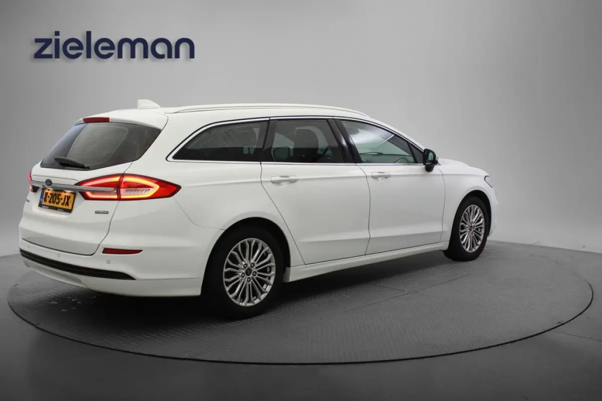 2.0 IVCT HEV Titanium - Carplay, Cruise, Clima, Stoelverw.