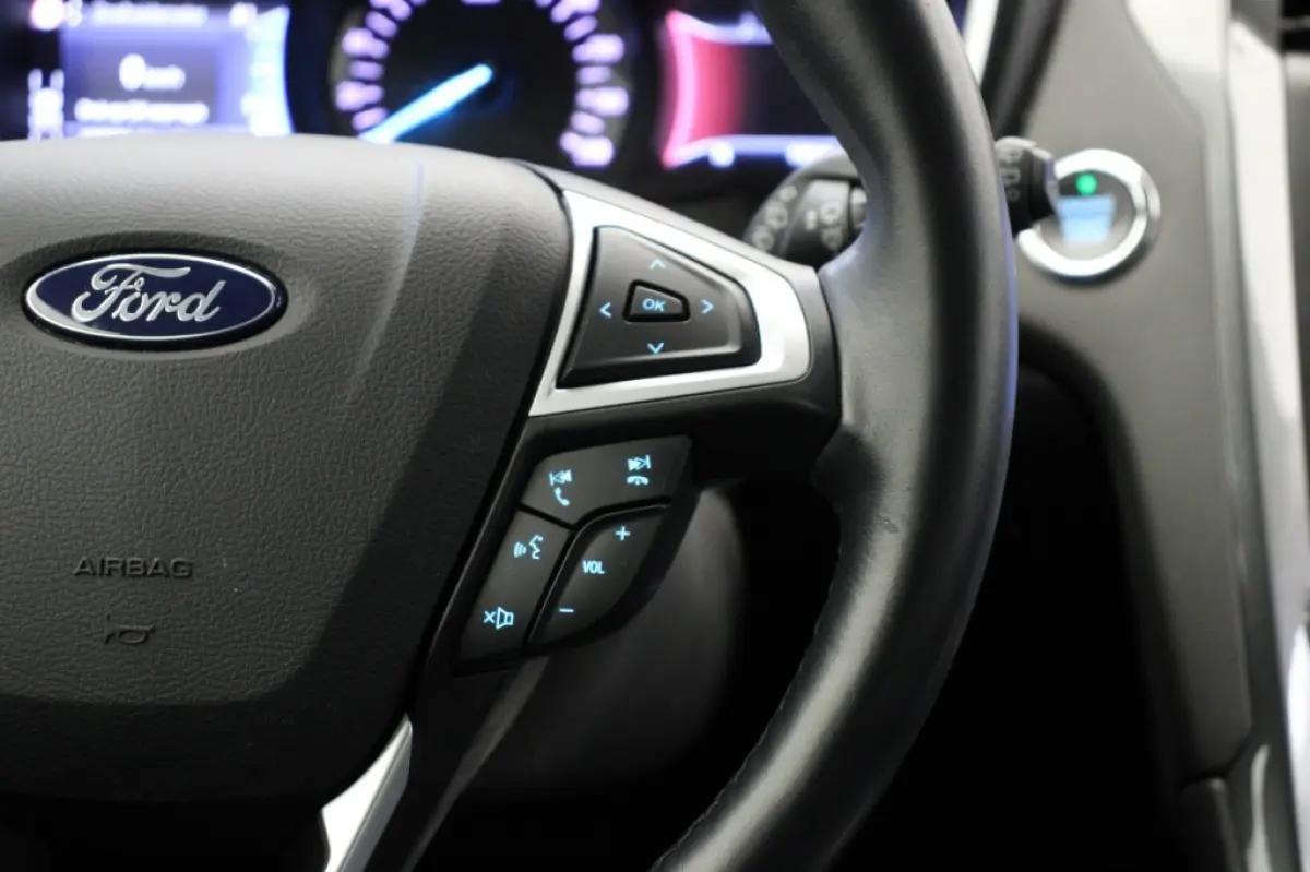 2.0 IVCT HEV Titanium - Carplay, Cruise, Clima, Stoelverw.
