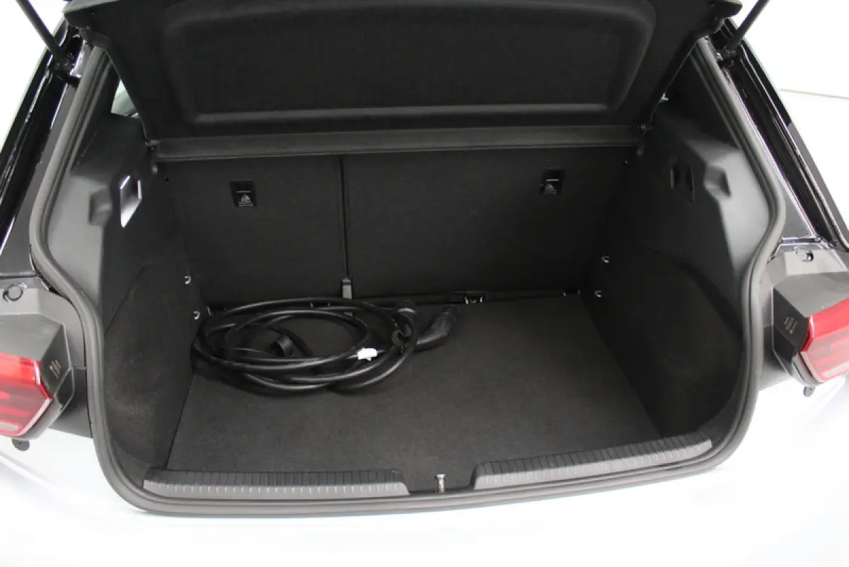 Pro 58 kWh 146PK, RIJKLAAR | SOH 95% | STUUR/STOELVERWARMING | SFEERVERLICHTING | CARPLAY