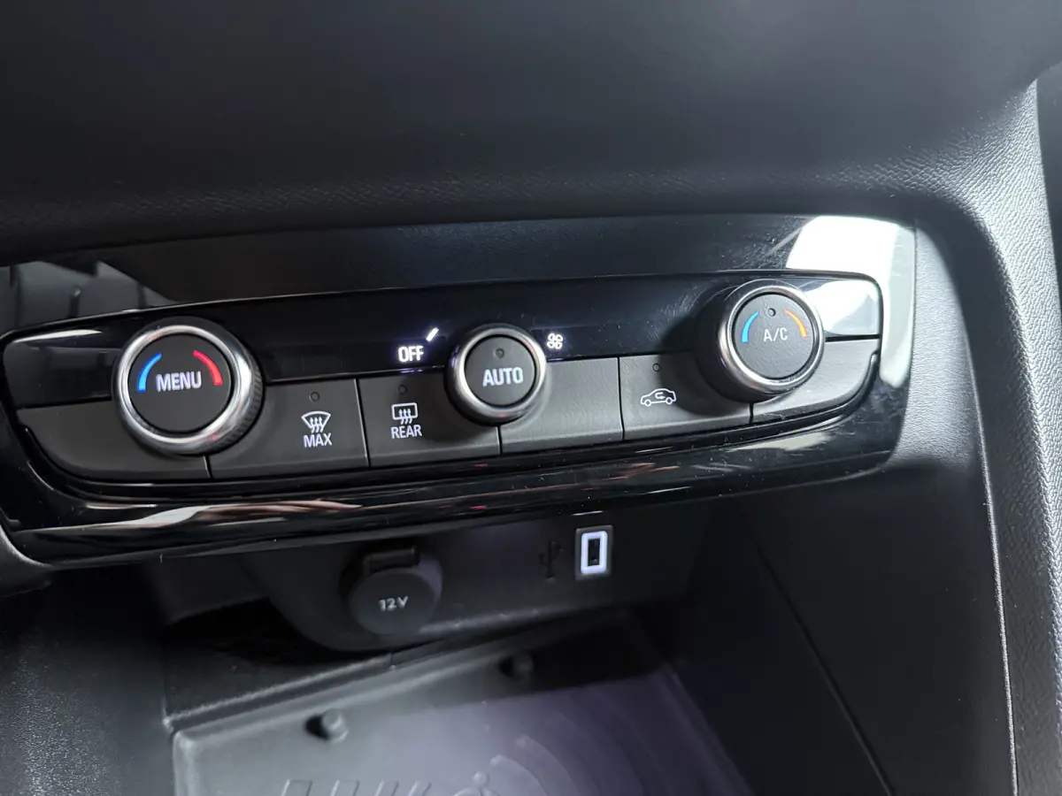 1.2 T. 145 pk Hybrid GS Navigatie / Camera / LED / 16"LMV