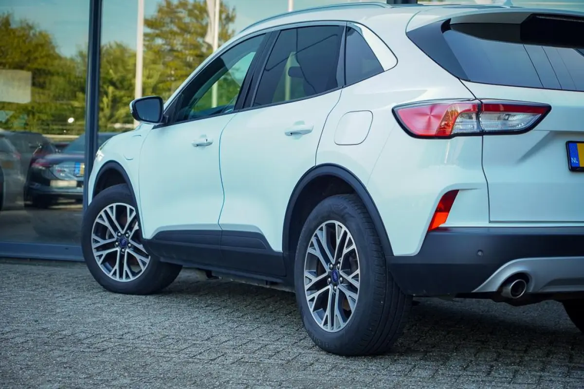 2.5 PHEV Titanium / Trekhaak wegklapbaar / Getint Glas / 18'' / Winterpack II / Incl BTW
