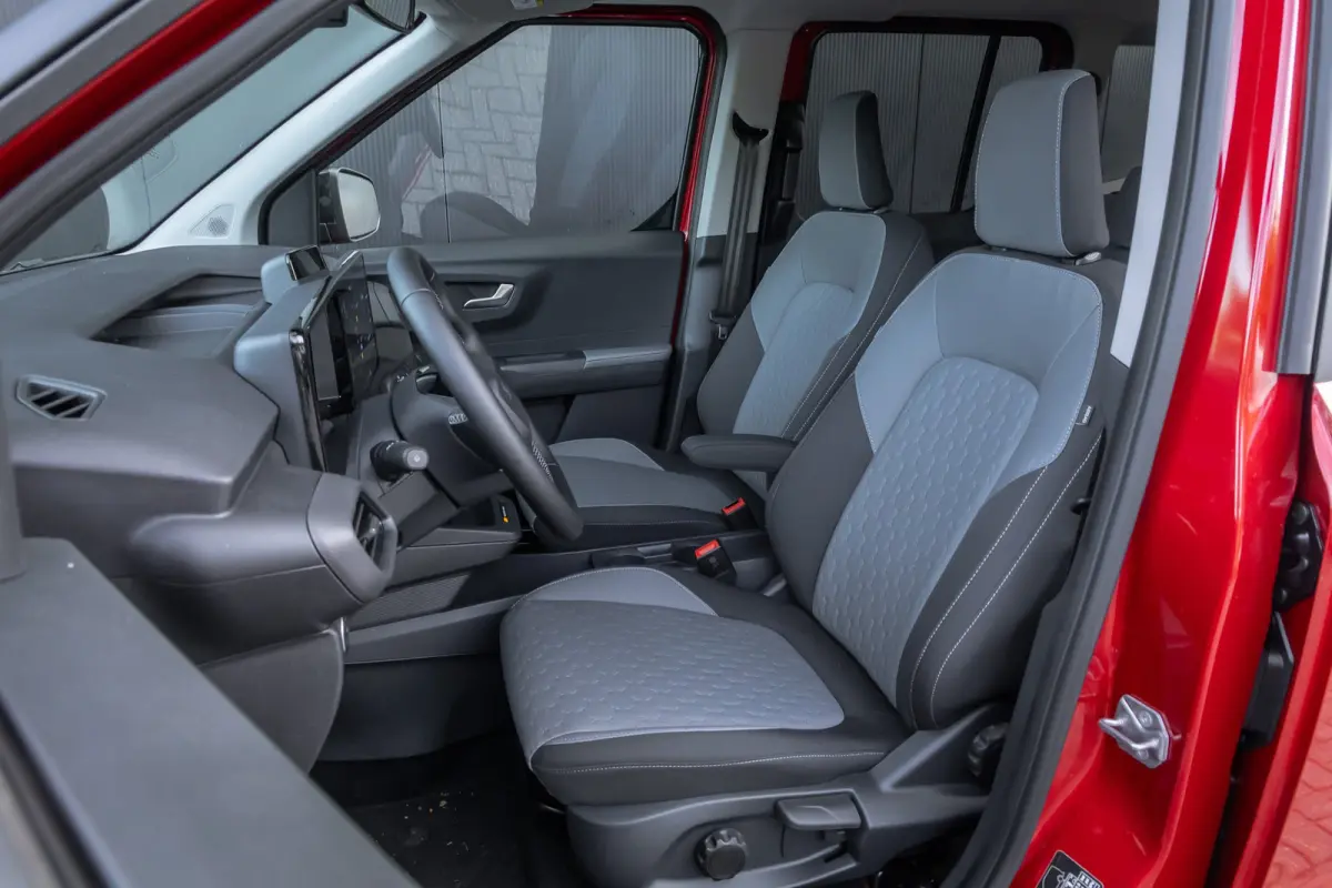 BEV Titanium | €7.535,- korting !! | Driver Assistance Pack incl. navigatie | Trekhaak | Achterlichten LED | BLIS met Cross Traffic Alert | Comfort-stoelen