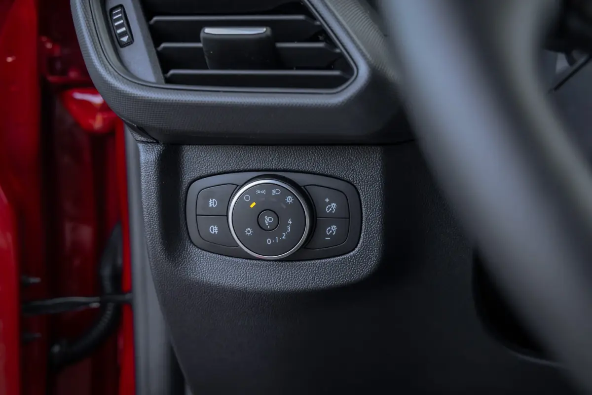 BEV Titanium | €7.535,- korting !! | Driver Assistance Pack incl. navigatie | Trekhaak | Achterlichten LED | BLIS met Cross Traffic Alert | Comfort-stoelen