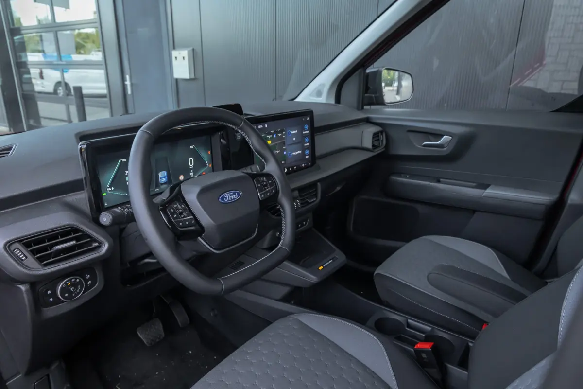 BEV Titanium | €7.535,- korting !! | Driver Assistance Pack incl. navigatie | Trekhaak | Achterlichten LED | BLIS met Cross Traffic Alert | Comfort-stoelen