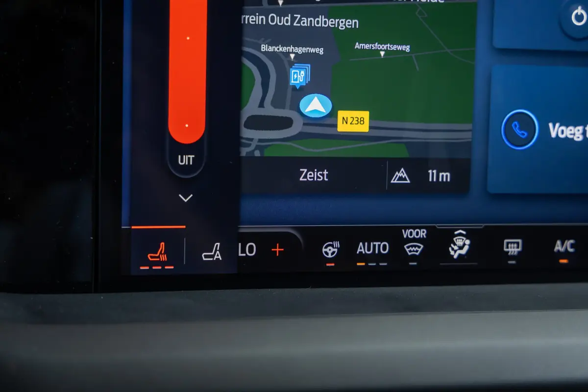 BEV Titanium | €7.535,- korting !! | Driver Assistance Pack incl. navigatie | Trekhaak | Achterlichten LED | BLIS met Cross Traffic Alert | Comfort-stoelen
