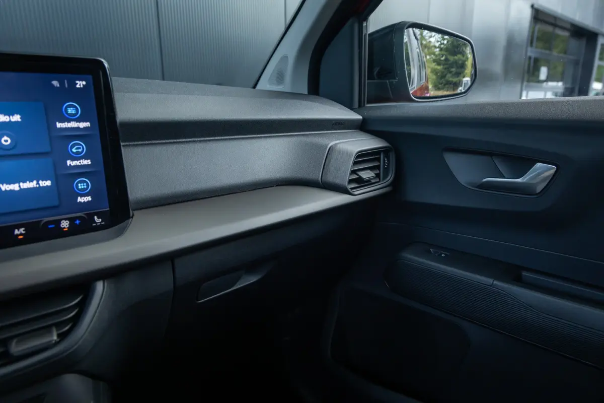 BEV Titanium | €7.535,- korting !! | Driver Assistance Pack incl. navigatie | Trekhaak | Achterlichten LED | BLIS met Cross Traffic Alert | Comfort-stoelen