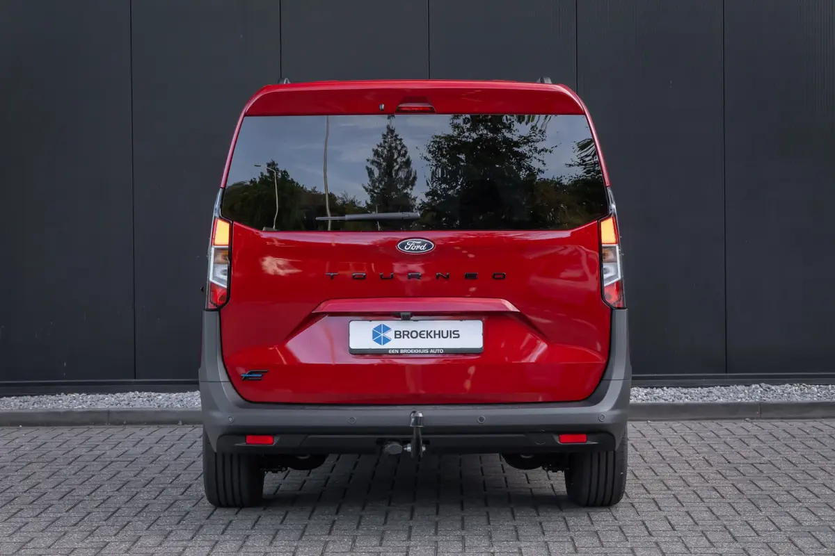 BEV Titanium | €7.535,- korting !! | Driver Assistance Pack incl. navigatie | Trekhaak | Achterlichten LED | BLIS met Cross Traffic Alert | Comfort-stoelen