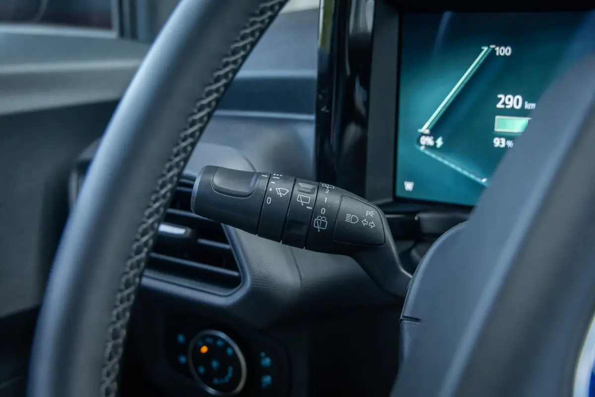 BEV Titanium | €7.535,- korting !! | Driver Assistance Pack incl. navigatie | Trekhaak | Achterlichten LED | BLIS met Cross Traffic Alert | Comfort-stoelen