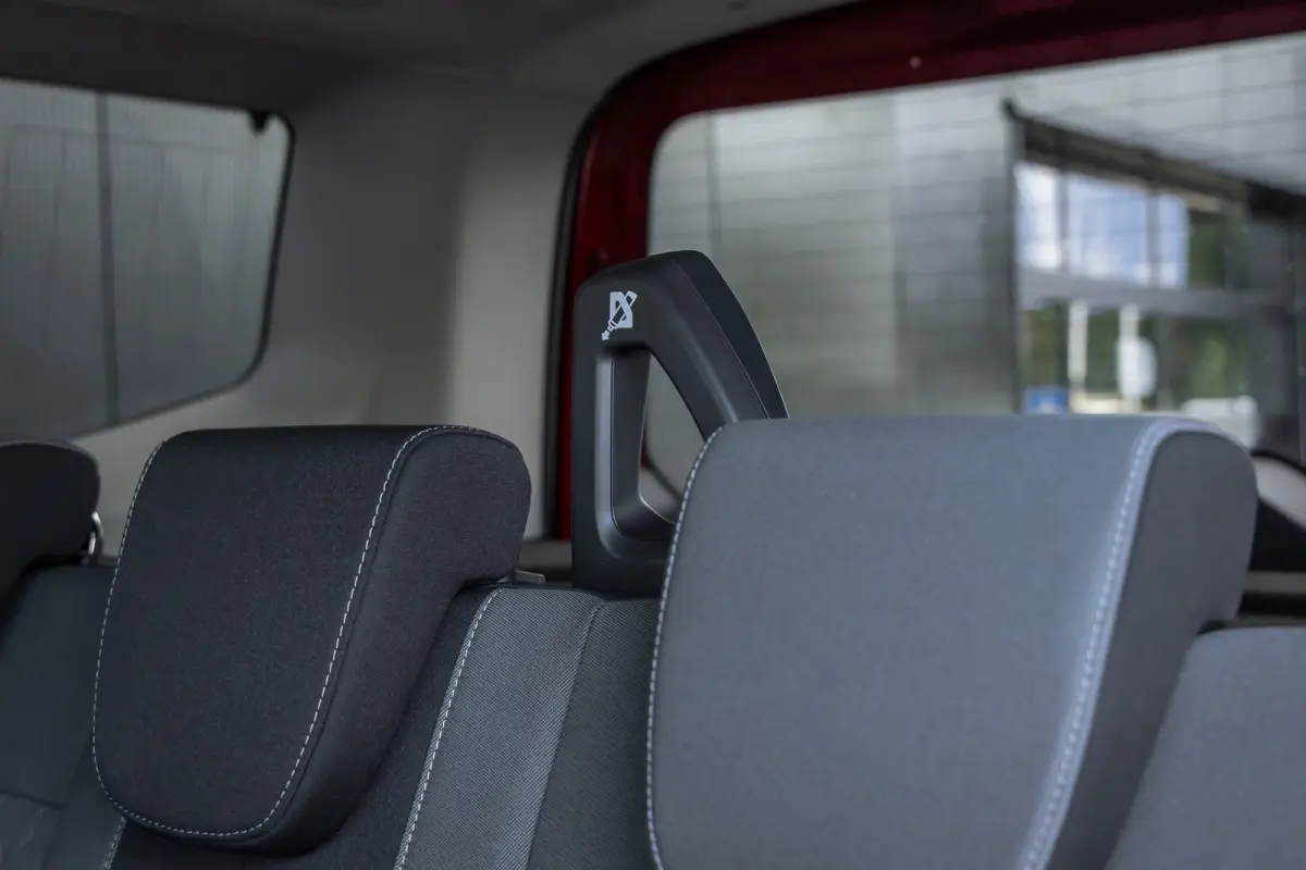 BEV Titanium | €7.535,- korting !! | Driver Assistance Pack incl. navigatie | Trekhaak | Achterlichten LED | BLIS met Cross Traffic Alert | Comfort-stoelen