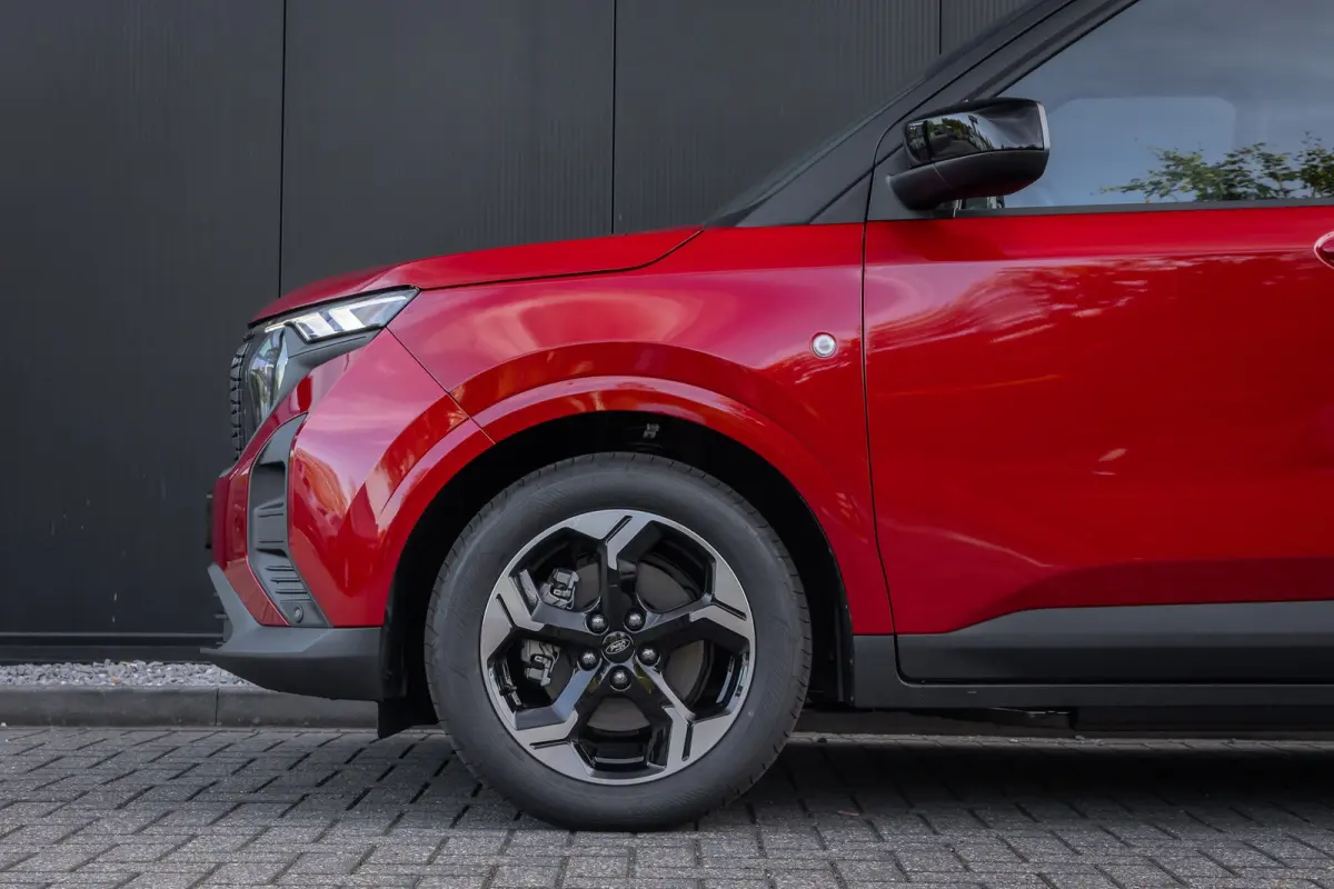 BEV Titanium | €7.535,- korting !! | Driver Assistance Pack incl. navigatie | Trekhaak | Achterlichten LED | BLIS met Cross Traffic Alert | Comfort-stoelen
