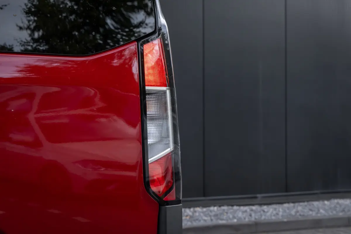 BEV Titanium | €7.535,- korting !! | Driver Assistance Pack incl. navigatie | Trekhaak | Achterlichten LED | BLIS met Cross Traffic Alert | Comfort-stoelen