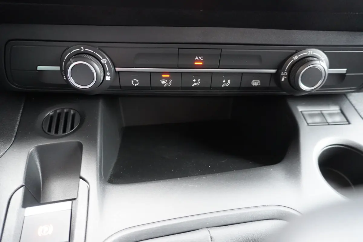 BlueHDi L2 130PK S&S 3 Zits nr. V052 | Airco | Camera | Navi | Cruise