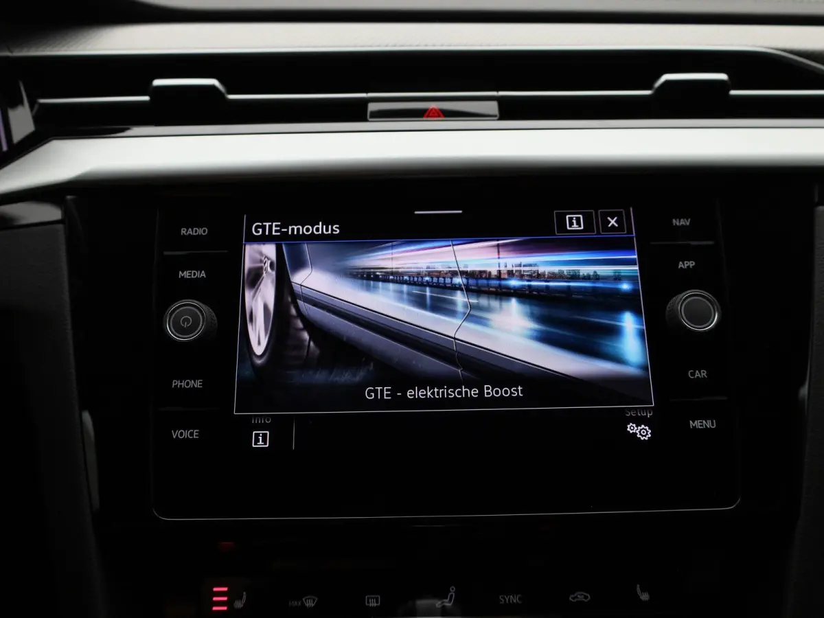 1.4 TSI eHybrid R-Line Business+ | Automaat | Virtual cockpit | Half-Leder | Trekhaak | Navigatie | Adap. Cruise control | Stoel/Stuur verwarming | Apple carplay | Climate control | Parkeer 
