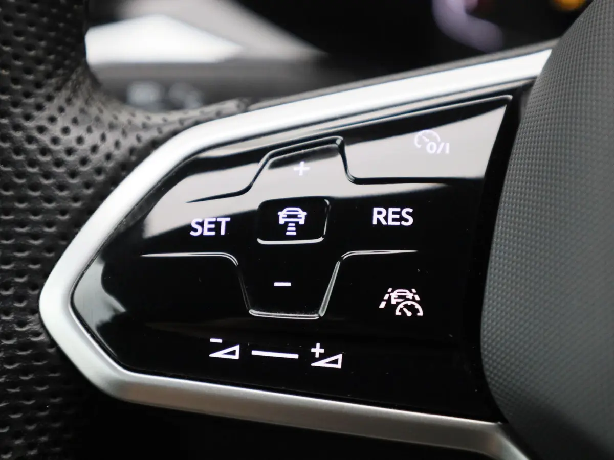 1.4 TSI eHybrid R-Line Business+ | Automaat | Virtual cockpit | Half-Leder | Trekhaak | Navigatie | Adap. Cruise control | Stoel/Stuur verwarming | Apple carplay | Climate control | Parkeer 