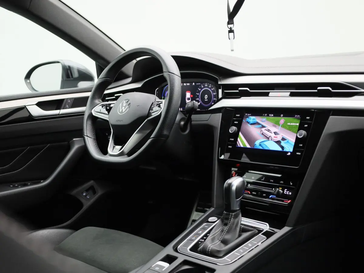 1.4 TSI eHybrid R-Line Business+ | Automaat | Virtual cockpit | Half-Leder | Trekhaak | Navigatie | Adap. Cruise control | Stoel/Stuur verwarming | Apple carplay | Climate control | Parkeer 