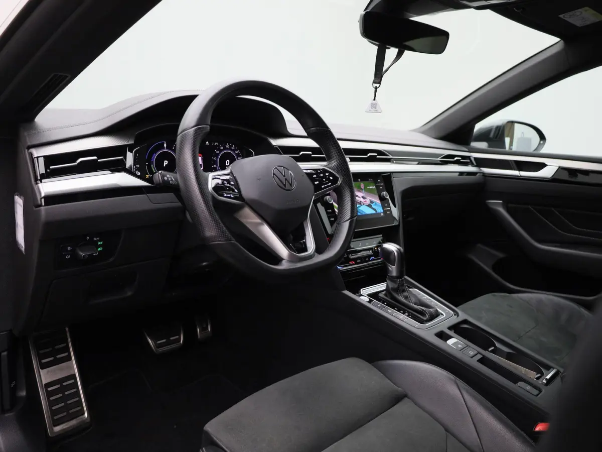 1.4 TSI eHybrid R-Line Business+ | Automaat | Virtual cockpit | Half-Leder | Trekhaak | Navigatie | Adap. Cruise control | Stoel/Stuur verwarming | Apple carplay | Climate control | Parkeer 