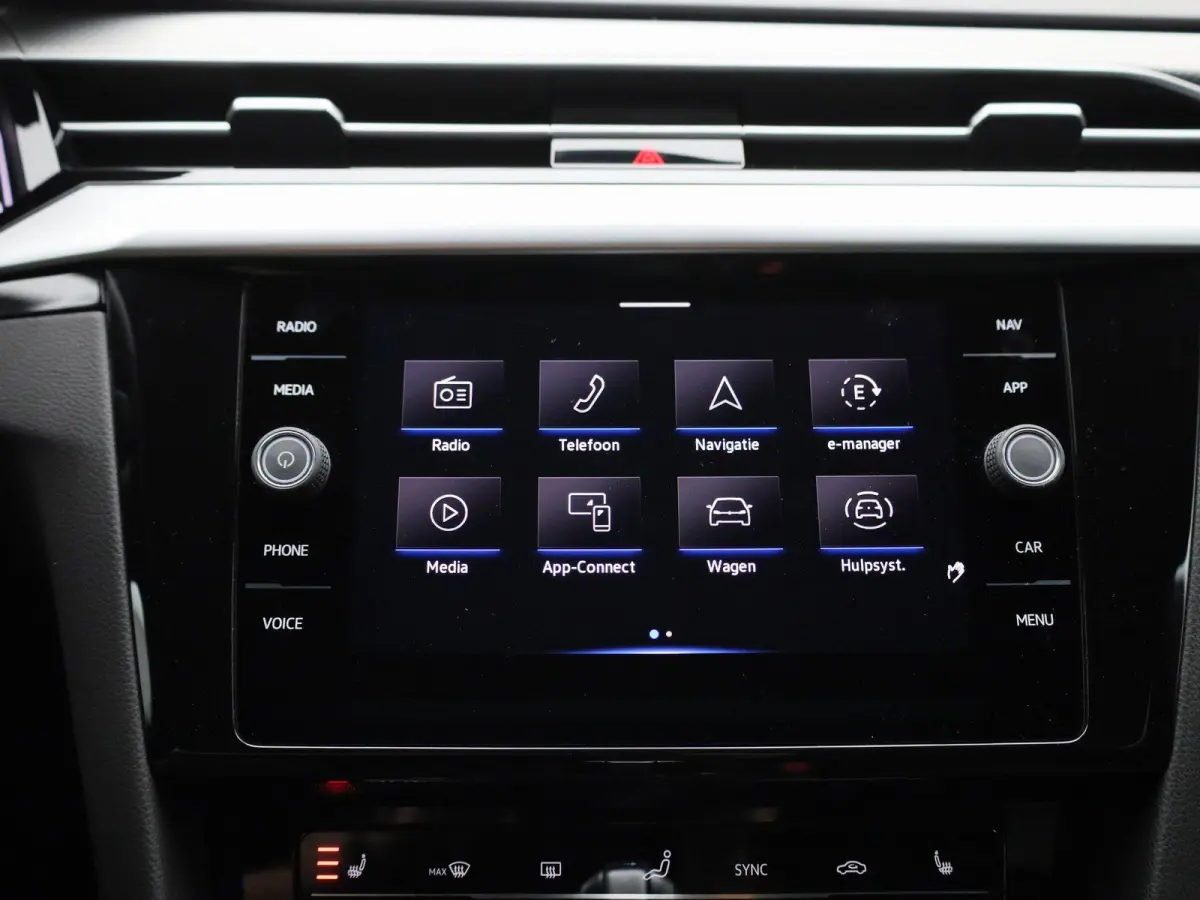 1.4 TSI eHybrid R-Line Business+ | Automaat | Virtual cockpit | Half-Leder | Trekhaak | Navigatie | Adap. Cruise control | Stoel/Stuur verwarming | Apple carplay | Climate control | Parkeer 