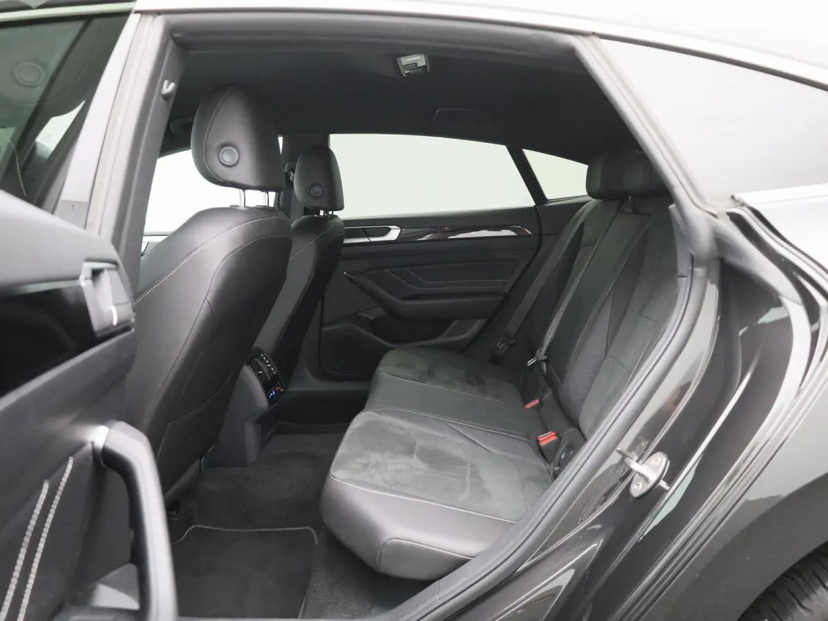 1.4 TSI eHybrid R-Line Business+ | Automaat | Virtual cockpit | Half-Leder | Trekhaak | Navigatie | Adap. Cruise control | Stoel/Stuur verwarming | Apple carplay | Climate control | Parkeer 