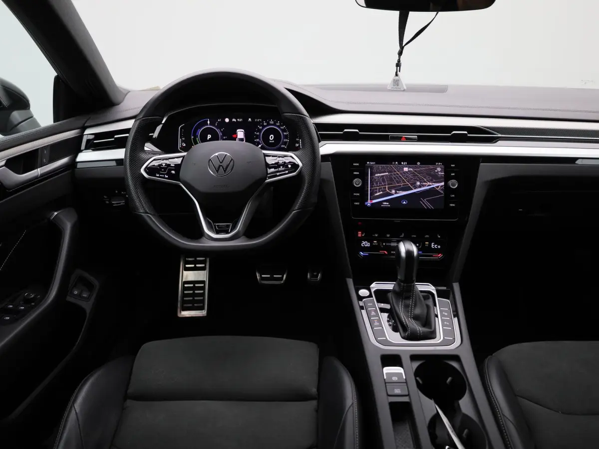 1.4 TSI eHybrid R-Line Business+ | Automaat | Virtual cockpit | Half-Leder | Trekhaak | Navigatie | Adap. Cruise control | Stoel/Stuur verwarming | Apple carplay | Climate control | Parkeer 