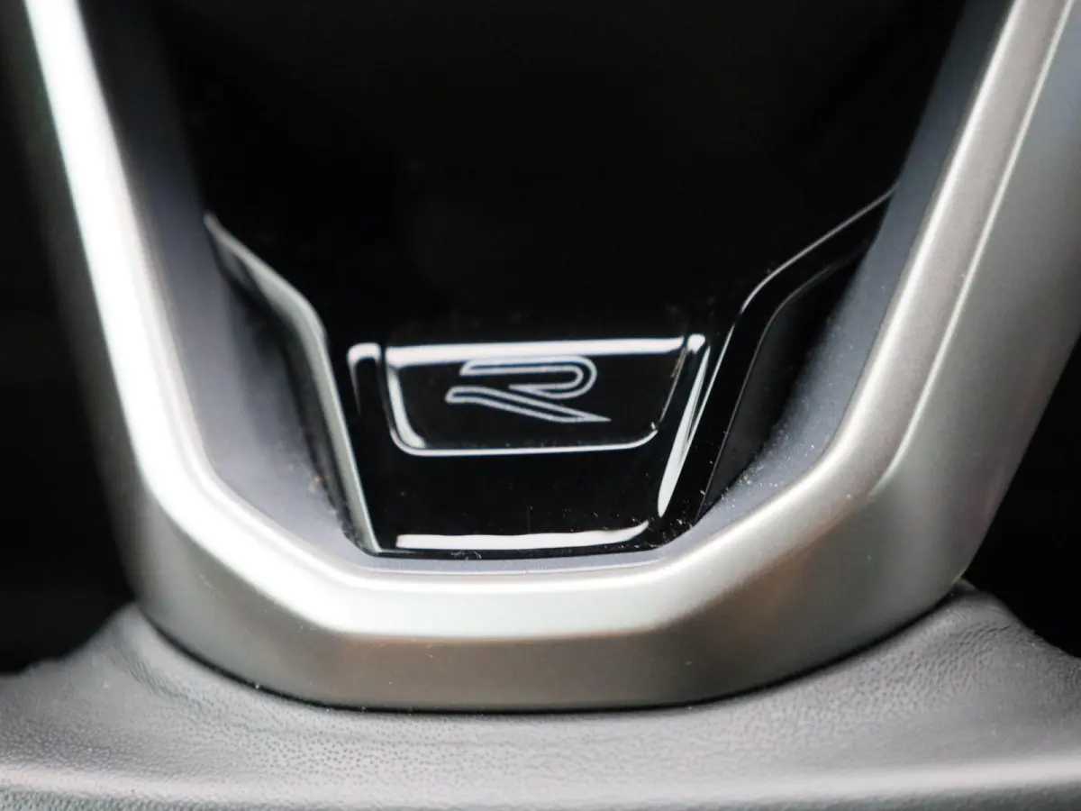 1.4 TSI eHybrid R-Line Business+ | Automaat | Virtual cockpit | Half-Leder | Trekhaak | Navigatie | Adap. Cruise control | Stoel/Stuur verwarming | Apple carplay | Climate control | Parkeer 