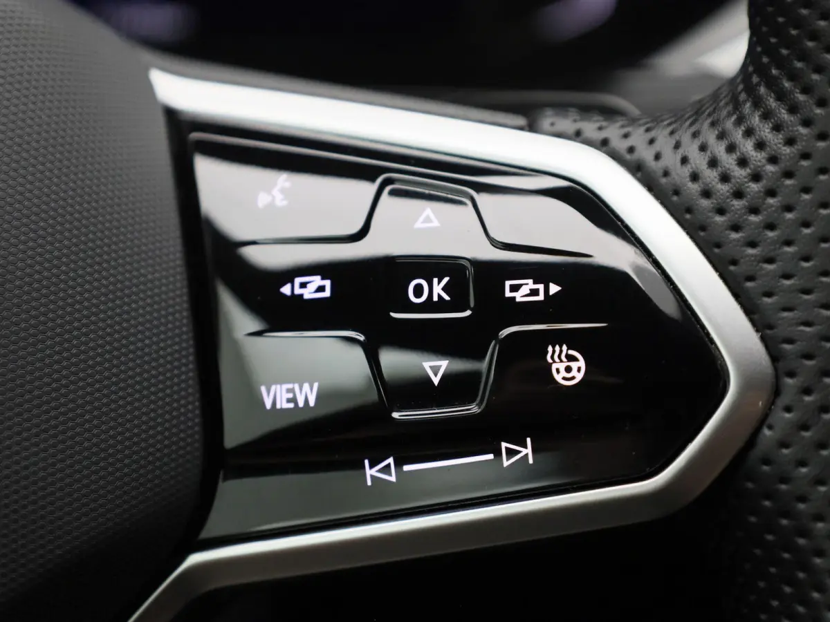 1.4 TSI eHybrid R-Line Business+ | Automaat | Virtual cockpit | Half-Leder | Trekhaak | Navigatie | Adap. Cruise control | Stoel/Stuur verwarming | Apple carplay | Climate control | Parkeer 