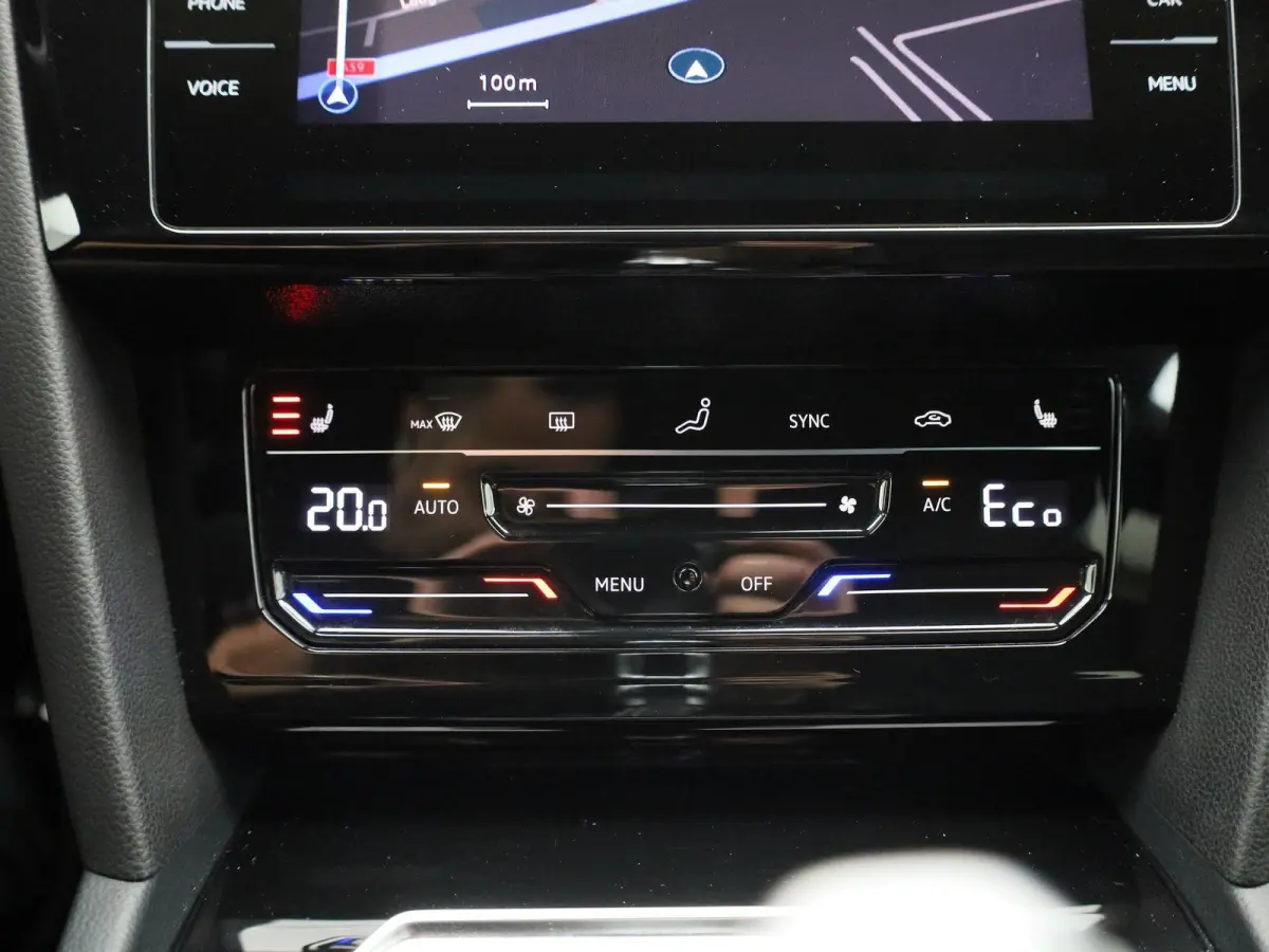 1.4 TSI eHybrid R-Line Business+ | Automaat | Virtual cockpit | Half-Leder | Trekhaak | Navigatie | Adap. Cruise control | Stoel/Stuur verwarming | Apple carplay | Climate control | Parkeer 