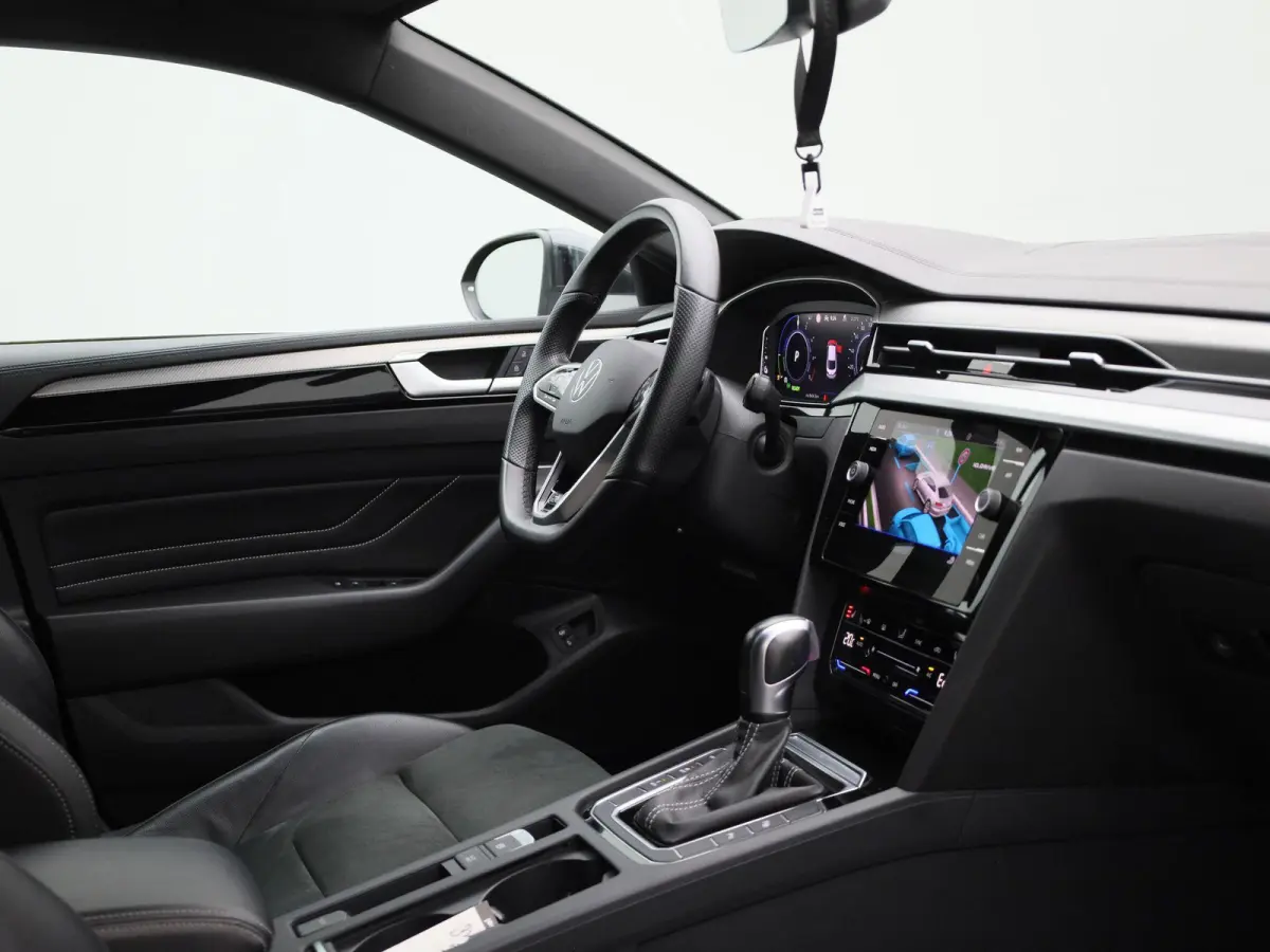 1.4 TSI eHybrid R-Line Business+ | Automaat | Virtual cockpit | Half-Leder | Trekhaak | Navigatie | Adap. Cruise control | Stoel/Stuur verwarming | Apple carplay | Climate control | Parkeer 