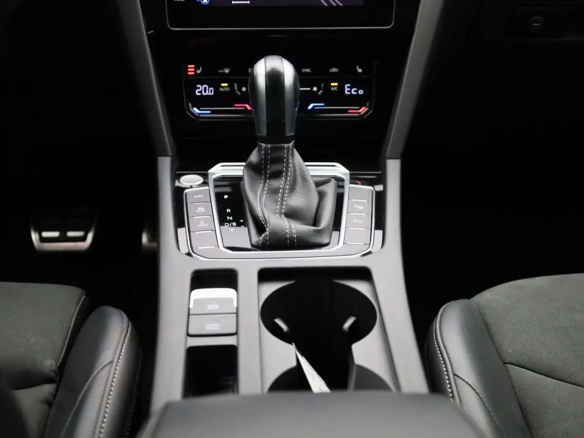 1.4 TSI eHybrid R-Line Business+ | Automaat | Virtual cockpit | Half-Leder | Trekhaak | Navigatie | Adap. Cruise control | Stoel/Stuur verwarming | Apple carplay | Climate control | Parkeer 
