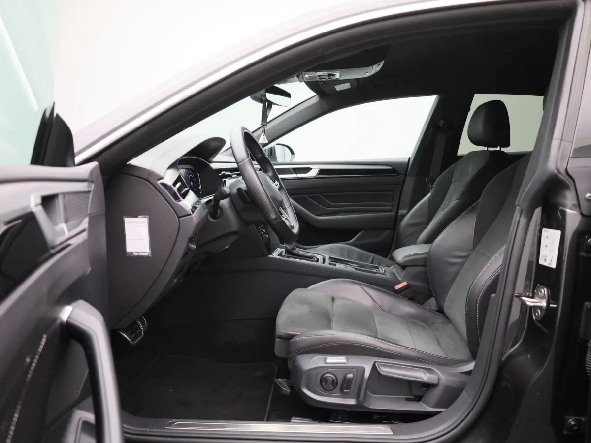 1.4 TSI eHybrid R-Line Business+ | Automaat | Virtual cockpit | Half-Leder | Trekhaak | Navigatie | Adap. Cruise control | Stoel/Stuur verwarming | Apple carplay | Climate control | Parkeer 
