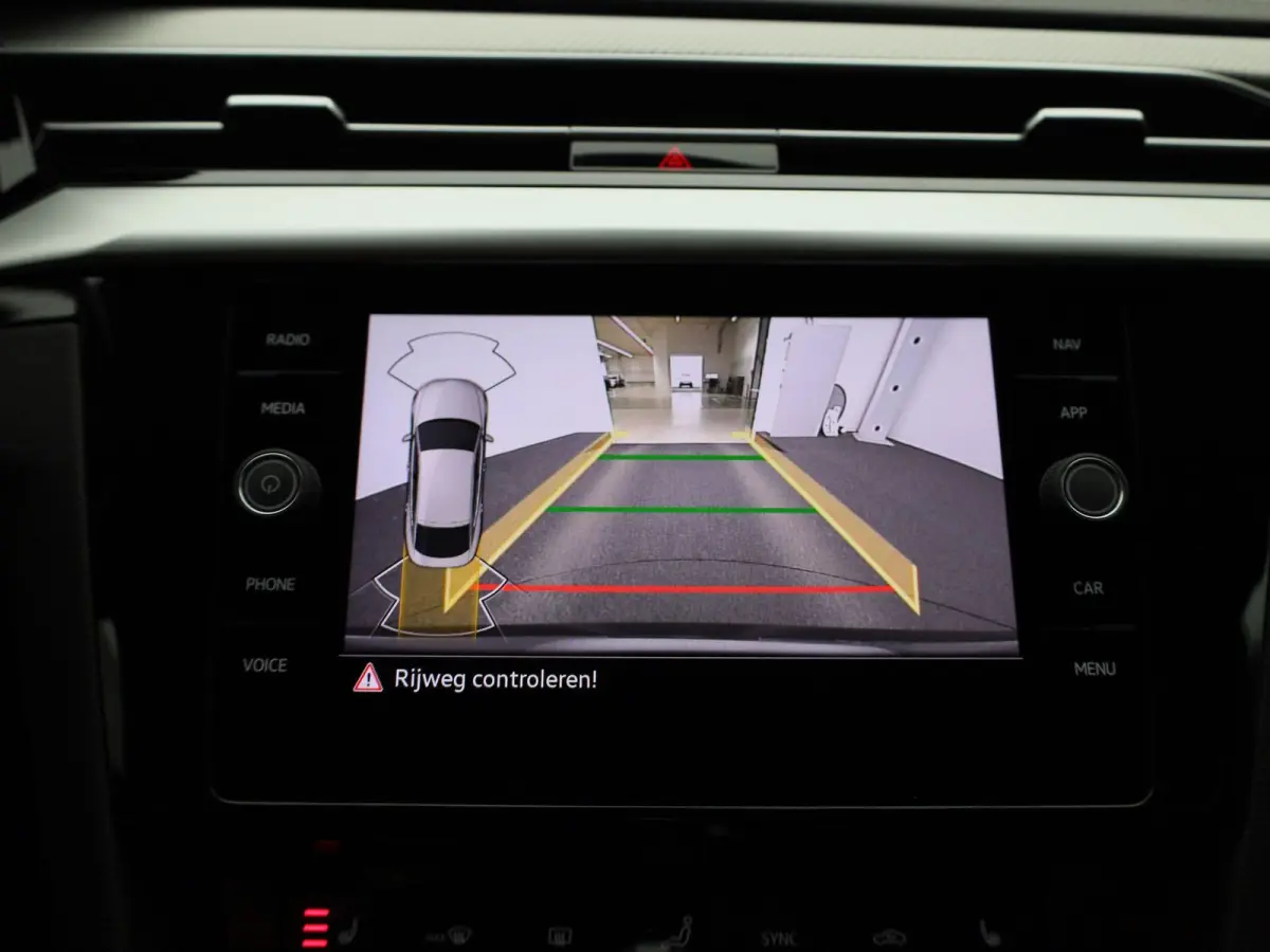 1.4 TSI eHybrid R-Line Business+ | Automaat | Virtual cockpit | Half-Leder | Trekhaak | Navigatie | Adap. Cruise control | Stoel/Stuur verwarming | Apple carplay | Climate control | Parkeer 