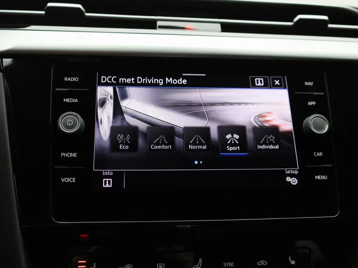 1.4 TSI eHybrid R-Line Business+ | Automaat | Virtual cockpit | Half-Leder | Trekhaak | Navigatie | Adap. Cruise control | Stoel/Stuur verwarming | Apple carplay | Climate control | Parkeer 