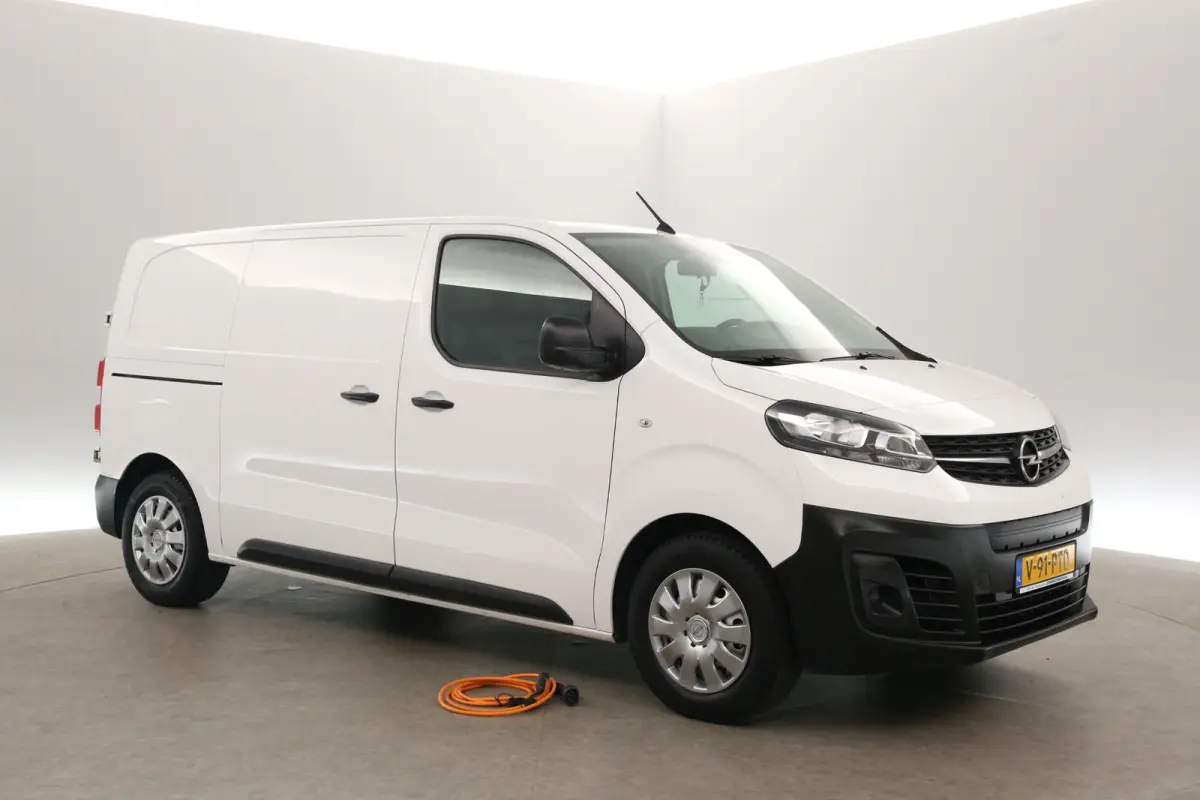 Opel Vivaro-e L2H1 75 kWh | Snelladen | SOH 92% | Airco | Camera | Cruise | Carplay | 3 Zits