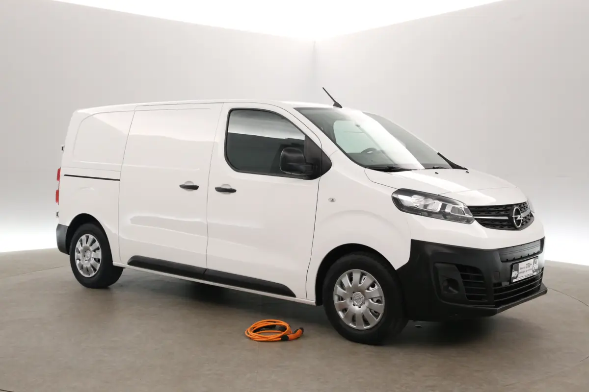 Opel Vivaro-e L2H1 Edition 75 kWh Long Range | Snelladen | SOH 87% | Airco | Cruise | 3 Zits | Carplay | Parkeersens.