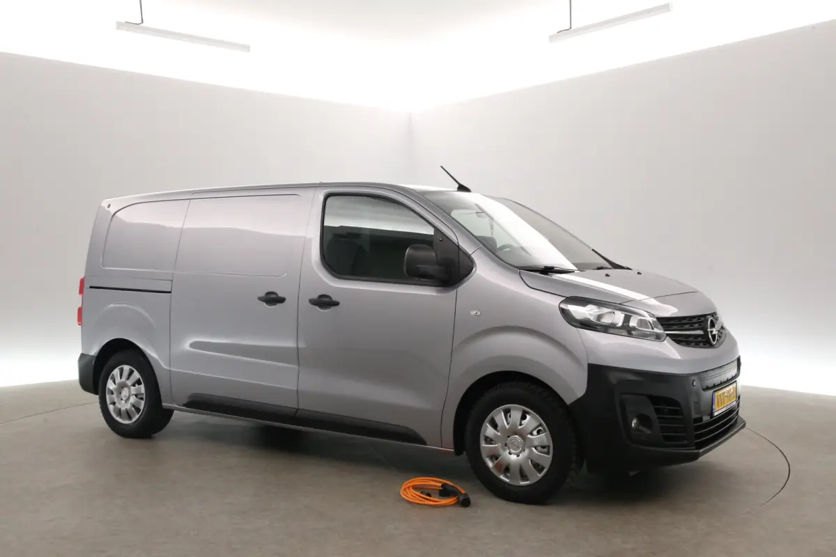 Opel Vivaro-e L2H1 75 kWh | Snelladen | SOH 96% | Airco | Cruise | Camera | Carplay | Navi | Trekhaak