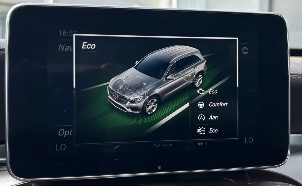 250 4MATIC Ambition 211PK | AMG | PANO | LEDER | Achteruitrijcamera | Navigatie | Stoelverwarming | Elektrische Achterklep | 20 Inch |