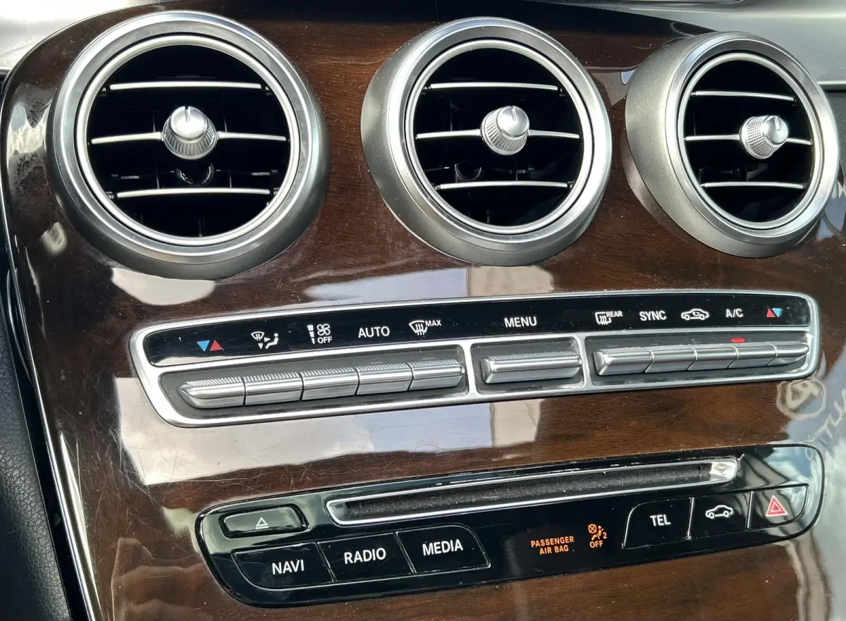 250 4MATIC Ambition 211PK | AMG | PANO | LEDER | Achteruitrijcamera | Navigatie | Stoelverwarming | Elektrische Achterklep | 20 Inch |