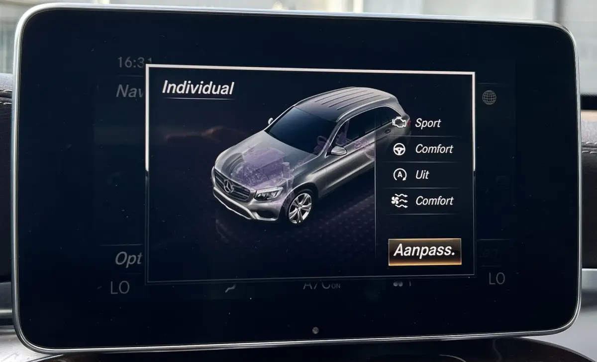 250 4MATIC Ambition 211PK | AMG | PANO | LEDER | Achteruitrijcamera | Navigatie | Stoelverwarming | Elektrische Achterklep | 20 Inch |