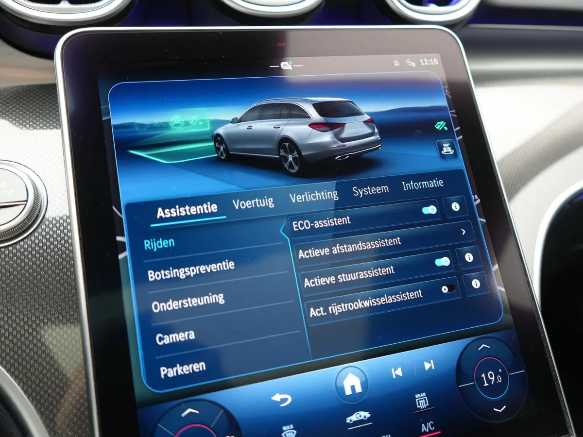 300 e AMG Line PHEV 313pk Dealer O.H | Trekhaak Af Fabriek | Panodak | Alcatara Sportstoelen Memory & Verwarmd | 360 Camera | Adaptive Cruise | Digital LED | BLIS | Sfeerverlichting | Apple 