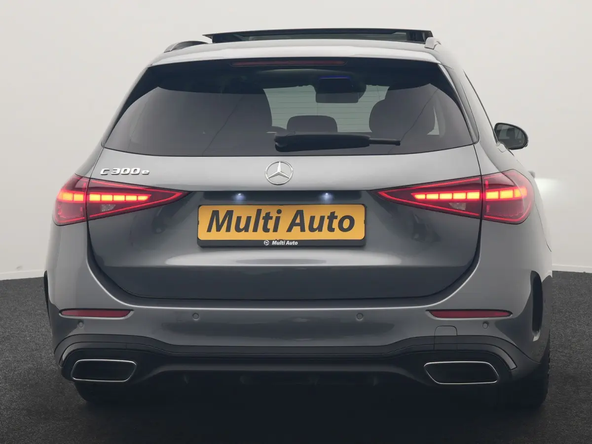 300 e AMG Line PHEV 313pk Dealer O.H | Trekhaak Af Fabriek | Panodak | Alcatara Sportstoelen Memory & Verwarmd | 360 Camera | Adaptive Cruise | Digital LED | BLIS | Sfeerverlichting | Apple 