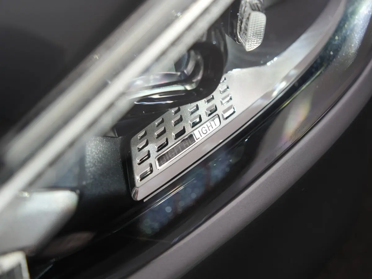300 e AMG Line PHEV 313pk Dealer O.H | Trekhaak Af Fabriek | Panodak | Alcatara Sportstoelen Memory & Verwarmd | 360 Camera | Adaptive Cruise | Digital LED | BLIS | Sfeerverlichting | Apple 