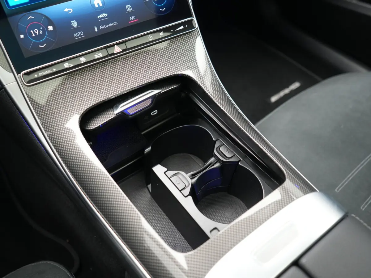 300 e AMG Line PHEV 313pk Dealer O.H | Trekhaak Af Fabriek | Panodak | Alcatara Sportstoelen Memory & Verwarmd | 360 Camera | Adaptive Cruise | Digital LED | BLIS | Sfeerverlichting | Apple 
